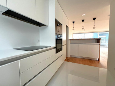 House T3+1 Sell in Aldoar, Foz do Douro e Nevogilde,Porto, Property for sale in RS-R21593