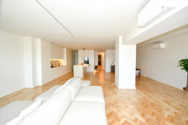 Flat T4 Sell in Cedofeita, Santo Ildefonso, Sé, Miragaia, São Nicolau e Vitória,Porto, Property for sale in RS-R21745