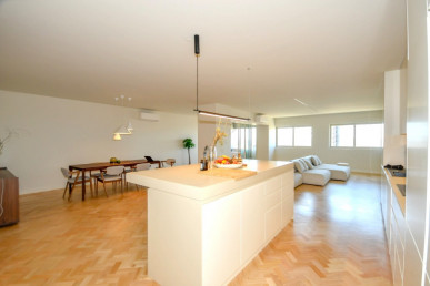 Flat T4 Sell in Cedofeita, Santo Ildefonso, Sé, Miragaia, São Nicolau e Vitória,Porto, Property for sale in RS-R21745