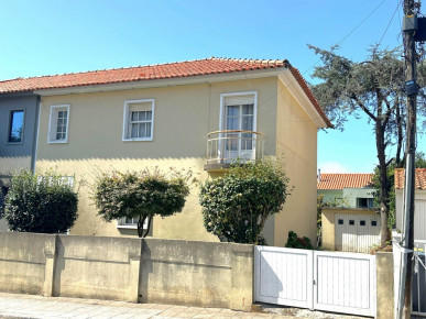 House T4 Sell in Aldoar, Foz do Douro e Nevogilde,Porto, Property for sale in Aldoar, Foz do Douro e Nevogilde, Porto, RS-R21762