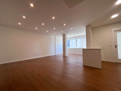 Flat T4 Sell in Ramalde,Porto, Property for sale in RS-R21791