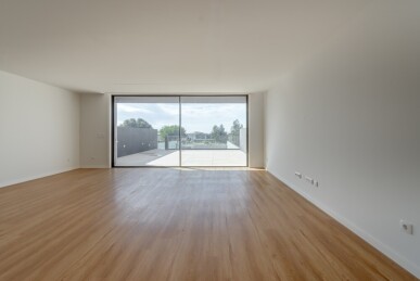 3 bedroom Property in Vila Nova de Gaia, Property for sale in Canidelo, Vila Nova de Gaia, JL-93010