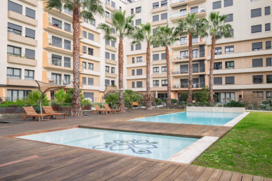 Exclusive Three-Bedroom Apartment in a Luxury Condominium in Seixal, Property for sale in EVW-0481AJ