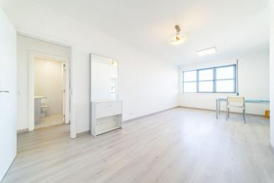 2-bedroom apartment in Olivais – River View & Premium Location, Property for sale in EVW-047TDX