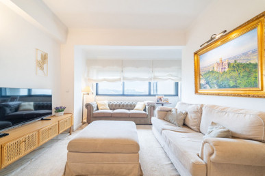 Fantastic 3-bedroom condo with pool., Property for sale in EVW-0483PE