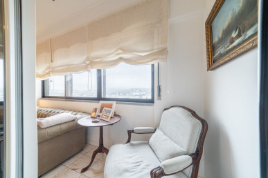 Fantastic 3-bedroom condo with pool., Property for sale in EVW-0483PE