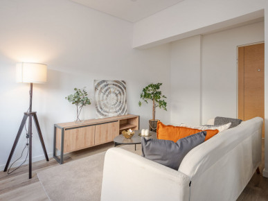 2-bedroom apartment in total renovation in Benfica Parish, Property for sale in EVW-0486FX