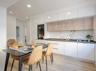 T2 with balcony under total renovation in S. Domingos de Benfica, Property for sale in EVW-0486H9