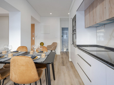T2 with balcony under total renovation in S. Domingos de Benfica, Property for sale in EVW-0486H9