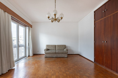 2-Bedroom Apartment in Setúbal | Elevator | Excellent Location, Property for sale in EVW-047VIH