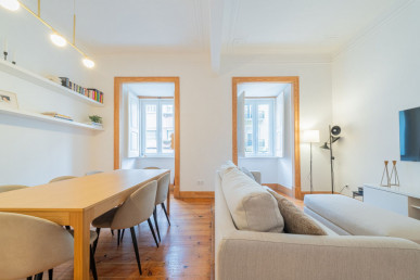 Renovated 3 bedroom apartment for sale in Arroios, Property for sale in EVW-046EH6