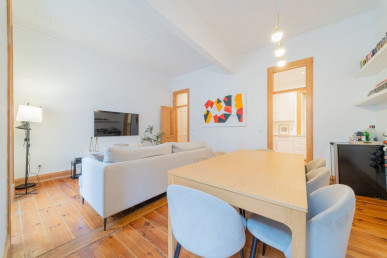 Renovated 3 bedroom apartment for sale in Arroios, Property for sale in EVW-046EH6