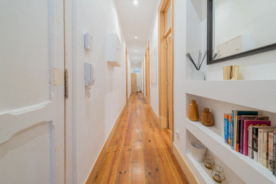 Renovated 3 bedroom apartment for sale in Arroios, Property for sale in EVW-046EH6