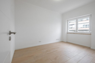 Renovated 2-bedroom +1 Near the Metro, Property for sale in EVW-047W6Y