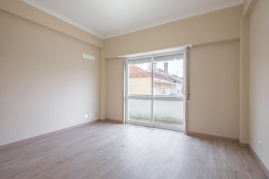 1 Bedroom apartment Renovated in Campo de Ourique, Property for sale in EVW-047FQ9