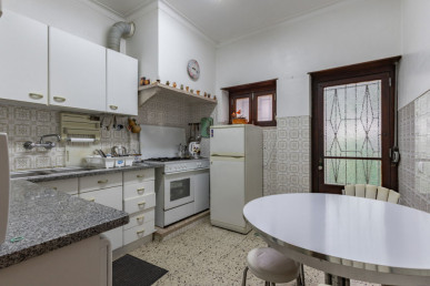 Villa with two independently usable units and garage, Property for sale in EVW-047VUT