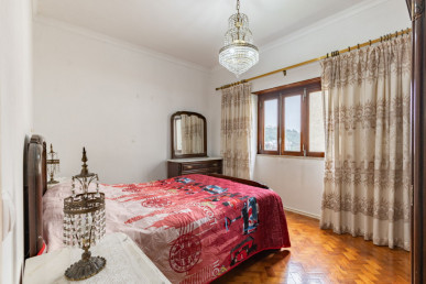 Villa with two independently usable units and garage, Property for sale in EVW-047VUT