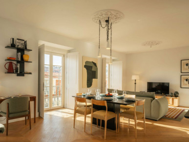 Elegant 2-Room-Serviced-Apartment in the heart of Lisbon with balcony, Property for sale in EVW-047WRV