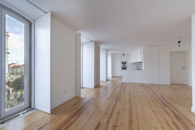 2-bedroom Fully Renovated in São Vicente with River View and Garage, Property for sale in EVW-047M1U