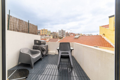 T1 in Graça with Terrace and Mezzanine, Property for sale in EVW-047T9I