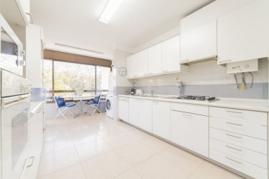 Excellent 4-bedroom apartment in a prestigious condominium in Avenidas Novas, Property for sale in EVW-02KRSY