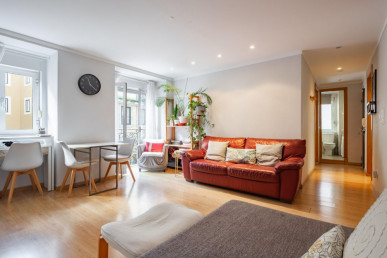 T2 with AL license near Lisbon Downtown, Property for sale in EVW-047N7E