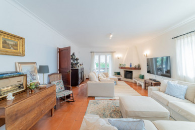 Fantastic 5-bedroom house with pool on Costa da Caparica, Property for sale in EVW-046ZX4