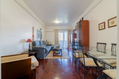 Bright 2-bedroom apartment in São Domingos de Benfica, Property for sale in EVW-047JDC