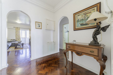 Bright 2-bedroom apartment in São Domingos de Benfica, Property for sale in EVW-047JDC