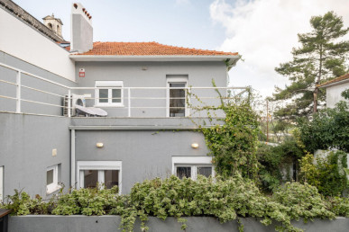 Excellent 3-bedroom house in Campolide, Property for sale in EVW-047QBR