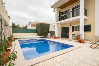 5-Bedroom house with pool in Carcavelos, Property for sale in EVW-030UIM