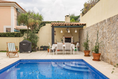 5-Bedroom house with pool in Carcavelos, Property for sale in EVW-030UIM