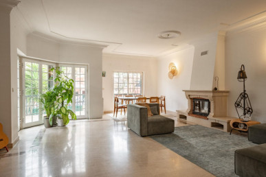 5-Bedroom house with pool in Carcavelos, Property for sale in EVW-030UIM