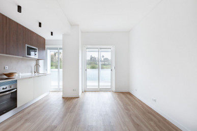 Renovated 1 Bedroom apartment in Alto de Santo Amaro, Property for sale in EVW-047NWO