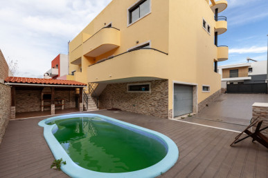 5 Bedr. Villa with Pool in Pinhal Novo, Property for sale in EVW-046UUI