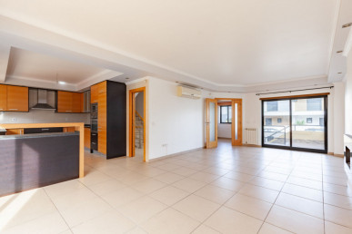 5 Bedr. Villa with Pool in Pinhal Novo, Property for sale in EVW-046UUI