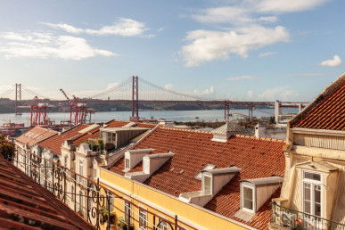 Luxury 2-Bedroom Penthouse with Balcony in Estrela, Property for sale in EVW-046XVD