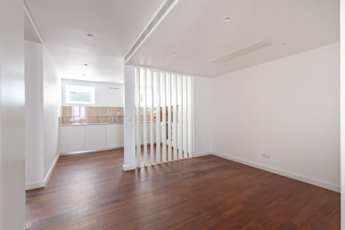 Extraordinary 3-Bedroom Duplex with Private Garden in the Heart of Arroios, Property for sale in EVW-04673X