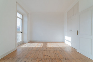 3-bedroom apartment for renovation in the center, Property for sale in EVW-02YT2M