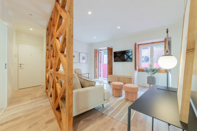 2-bedroom apartment with pool and terrace near Avenida da Liberdade, Property for sale in EVW-047IOD