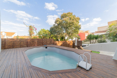 2-bedroom apartment with pool and terrace near Avenida da Liberdade, Property for sale in EVW-047IOD