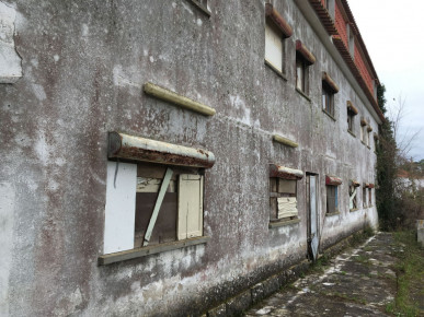 Building with Architectural Proposal for a Multifamily Residential Project, Property for sale in EVW-046F2Z