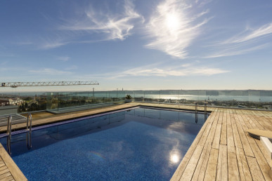 Luxurious 4-bedroom apartment in the heart of Restelo, Property for sale in EVW-04768M