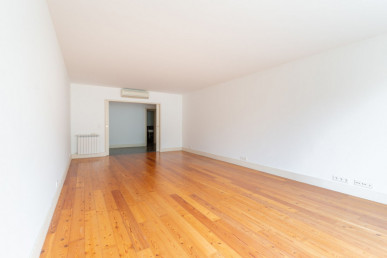 Three-bedroom apartment with parking in private condominium with pool in São Vicente, Property for sale in EVW-047F8S