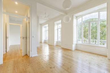 2+1 Bedroom apartment Marquês de Pombal, Property for sale in EVW-04711G