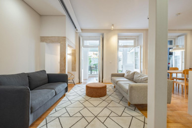 3-Bedroom Apartment with Terrace and Jacuzzi in Avenidas Novas, Property for sale in EVW-047C5S