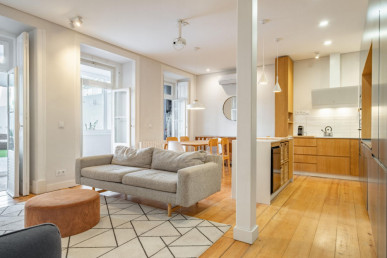 3-Bedroom Apartment with Terrace and Jacuzzi in Avenidas Novas, Property for sale in EVW-047C5S