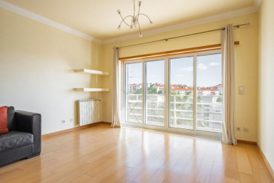 3-Bedroom Apartment with Sea View in Paço de Arcos, Property for sale in EVW-046UCQ