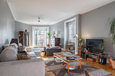 Renovated 4-bedroom apartment in Art Deco building in Anjos, Property for sale in EVW-04760X