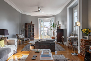 Renovated 4-bedroom apartment in Art Deco building in Anjos, Property for sale in EVW-04760X